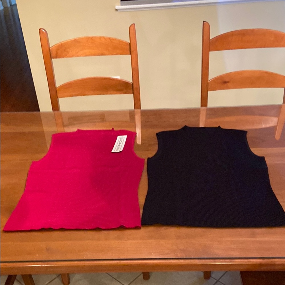Stylish Women's Sleeveless Silk Sweater Duo. Red and Black.
